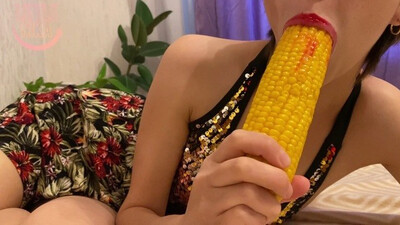 Мастурбация кукурузой порно видео. Смотреть мастурбация кукурузой онлайн